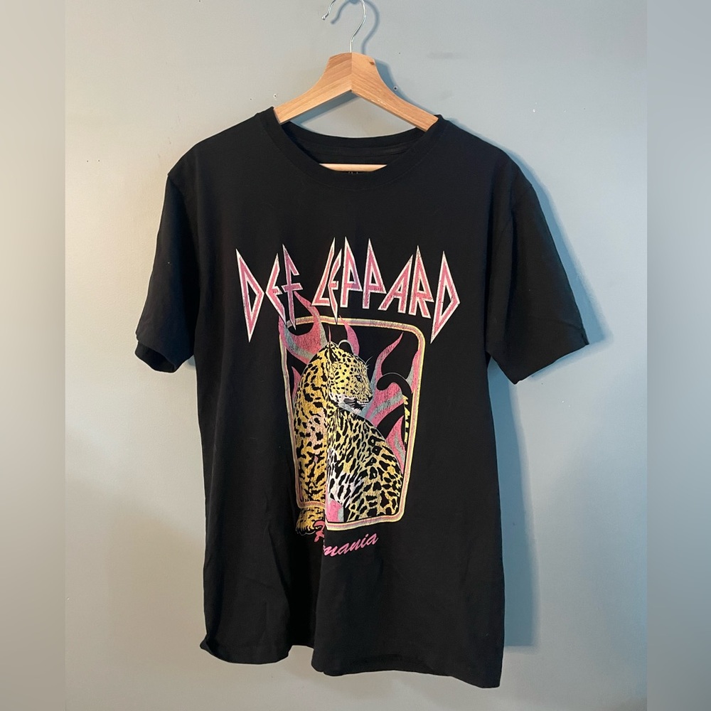 Def Leppard Graphic Band Tee